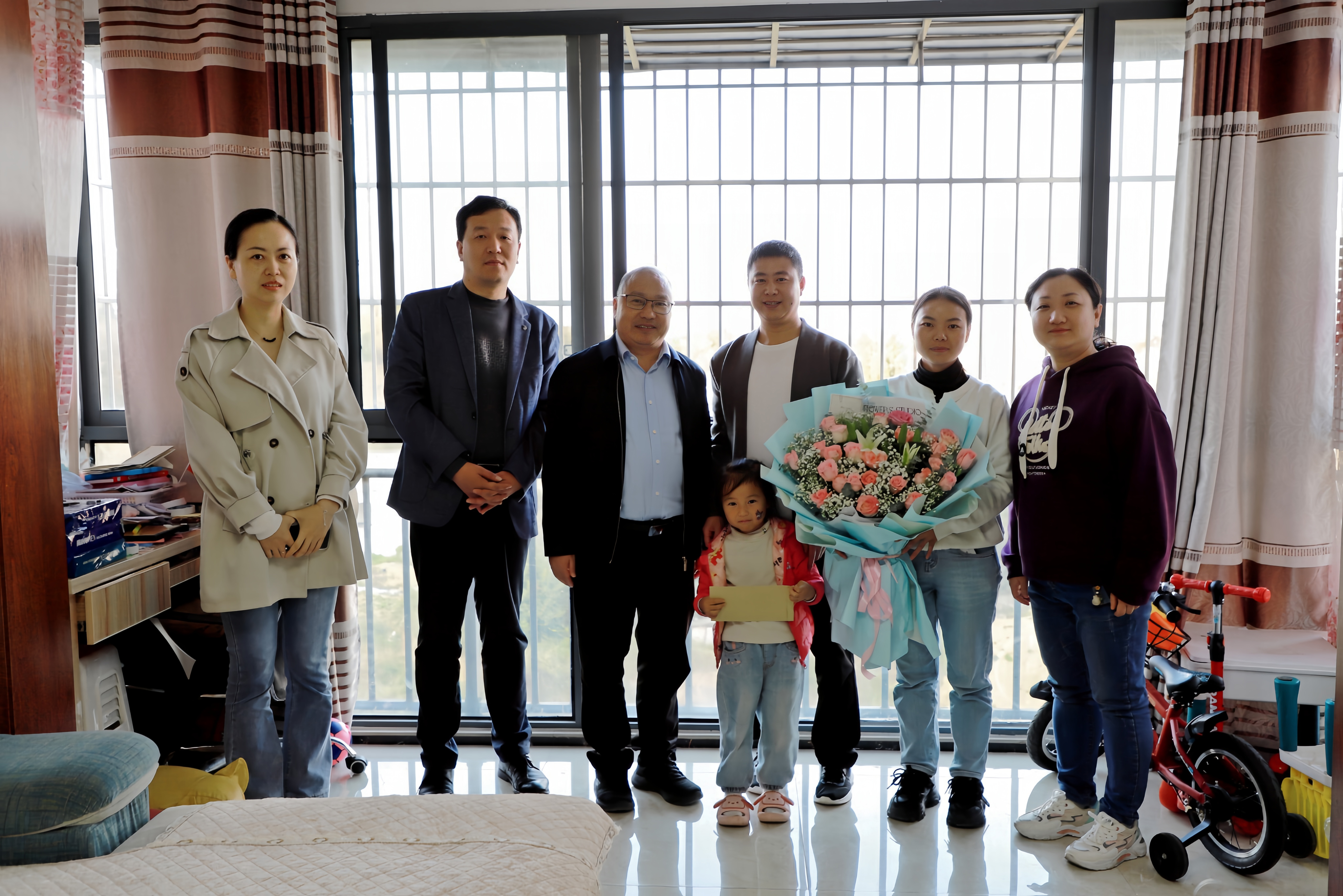 合影1(1).jpg