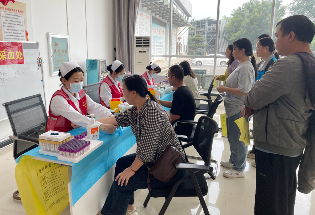 健康黔行 暖“新”相伴新就业形态劳动者移动体检走入黔西南