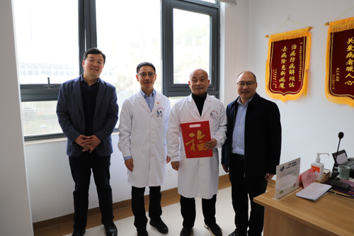 新春送暖 情系桑榆 贵州省职工医院开展春节前关心关爱退休老同志系列活动