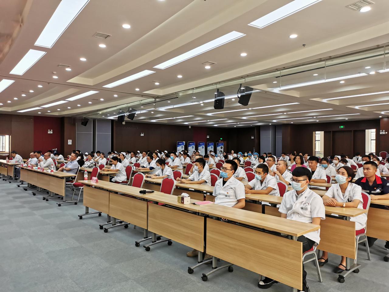 （小于10MB）参会人员.png